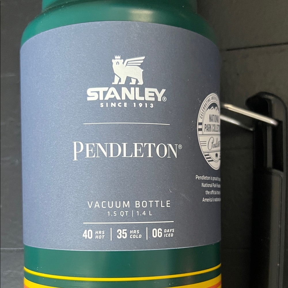 Stanley Green Vacuum Bottle Pendleton/National Park Collection - Picture 2 of 4